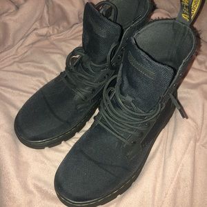 Dr Martens men’s size 8 olive green color